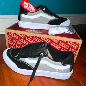 Vans Berle pro black and white size 9 for men.
